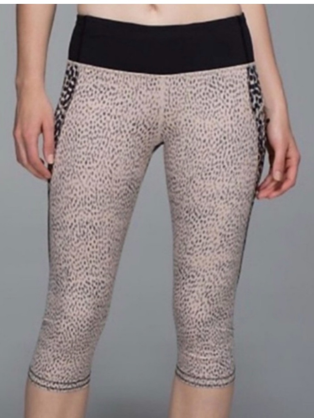 Lululemon  animal print run top speed  Capri Leggings